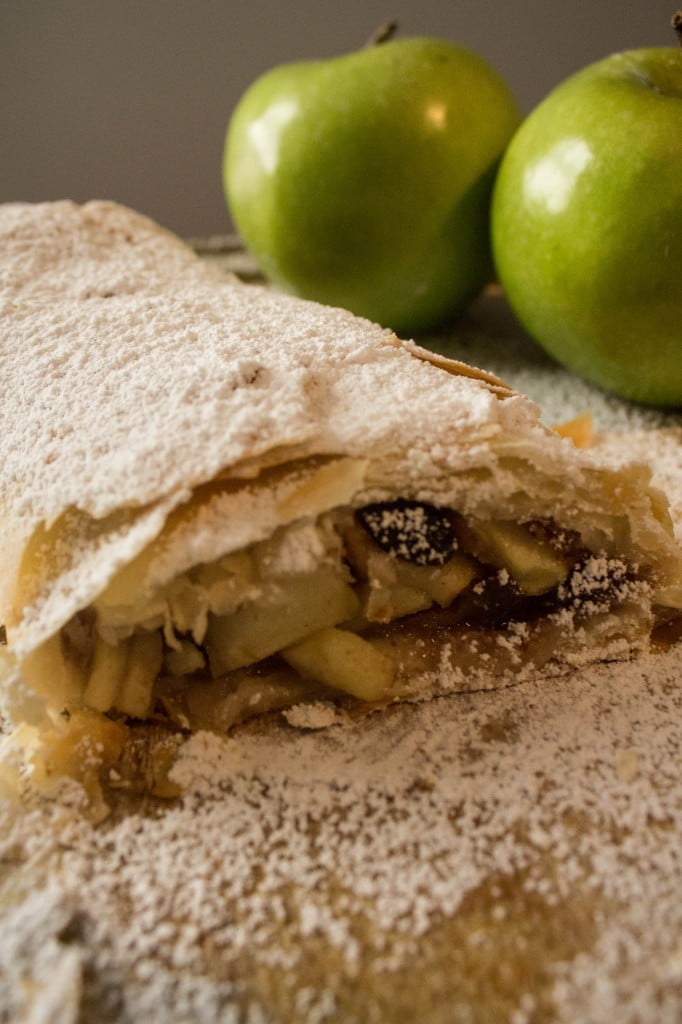 Apfelstrudel (Apple Strudel)