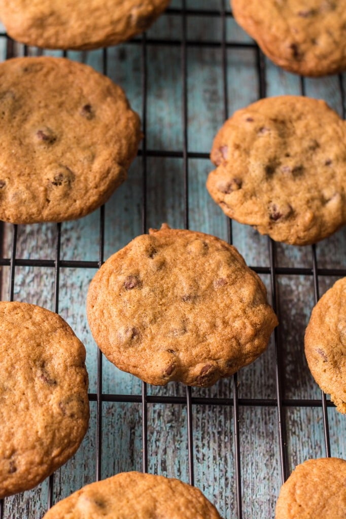 Crispy Chocolate Chip Cookies | www.oliviascuisine.com