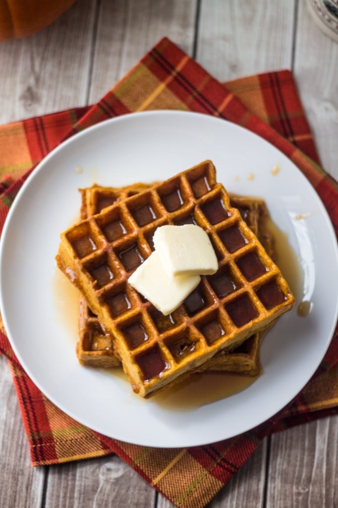 Pumpkin Spice Waffles | www.oliviascuisine.com