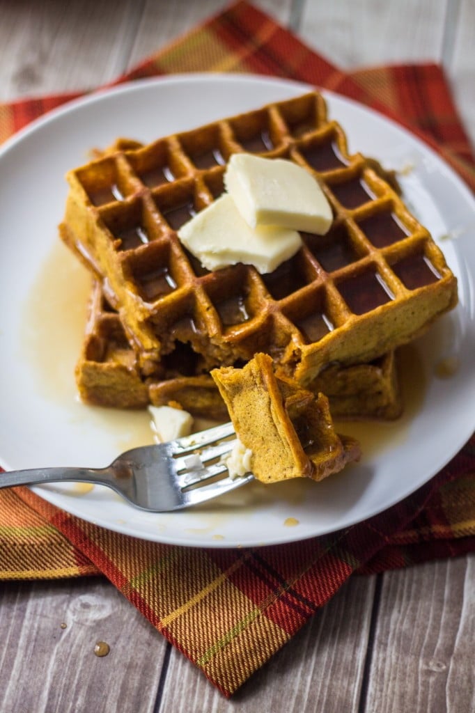 Pumpkin Spice Waffles | www.oliviascuisine.com