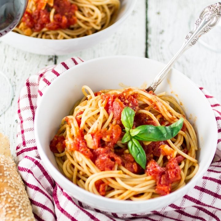 Spaghetti with Simple Marinara Sauce | www.oliviascuisine.com #oliviascuisine