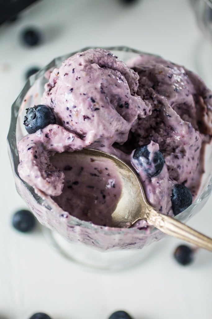 Blueberry Frozen Yogurt | www.oliviascuisine.com | Healthy and guilt-free, this recipe for Blueberry Frozen Yogurt is made with low-fat greek yogurt and with no processed sugar!