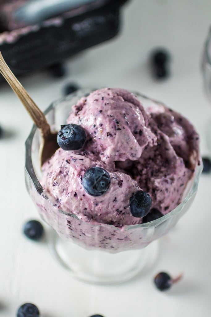 Blueberry Frozen Yogurt | www.oliviascuisine.com | Healthy and guilt-free, this recipe for Blueberry Frozen Yogurt is made with low-fat greek yogurt and with no processed sugar!