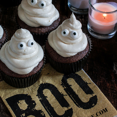 Ghost Halloween Cupcakes | www.oliviascuisine.com | A spooky yet delicious recipe to please kids and adults on this Halloween!