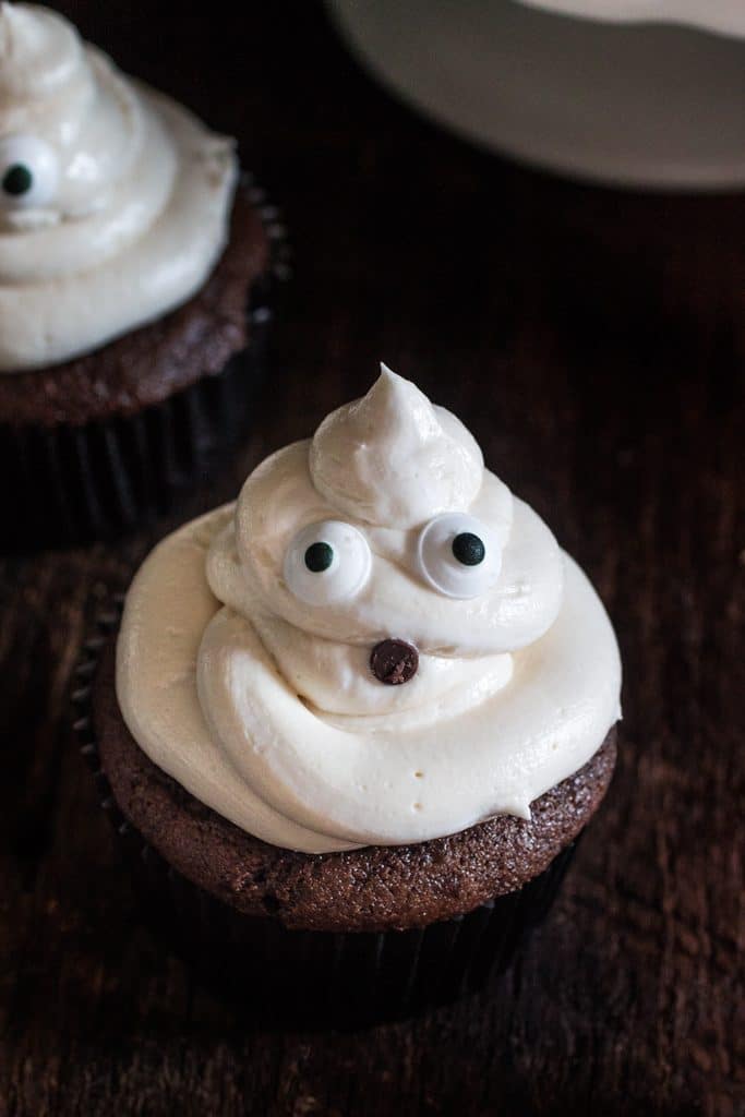 Ghost Halloween Cupcakes | www.oliviascuisine.com | A spooky yet delicious recipe to please kids and adults on this Halloween!