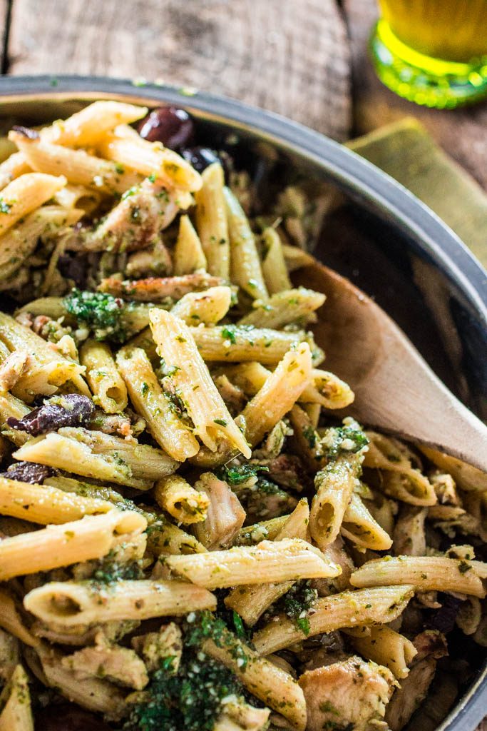 (AD) One Pan Pasta with Chicken, Pesto and Olives | www.oliviascuisine.com | No boil, no drain and easy clean up! Plus, dinner will be on the table in 15 minutes! #EverydayEffortless 