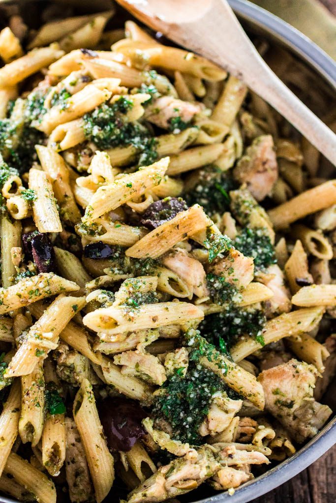 (AD) One Pan Penne with Chicken, Pesto and Olives | www.oliviascuisine.com | No boil, no drain and easy clean up! Plus, dinner will be on the table in 15 minutes! #EverydayEffortless 
