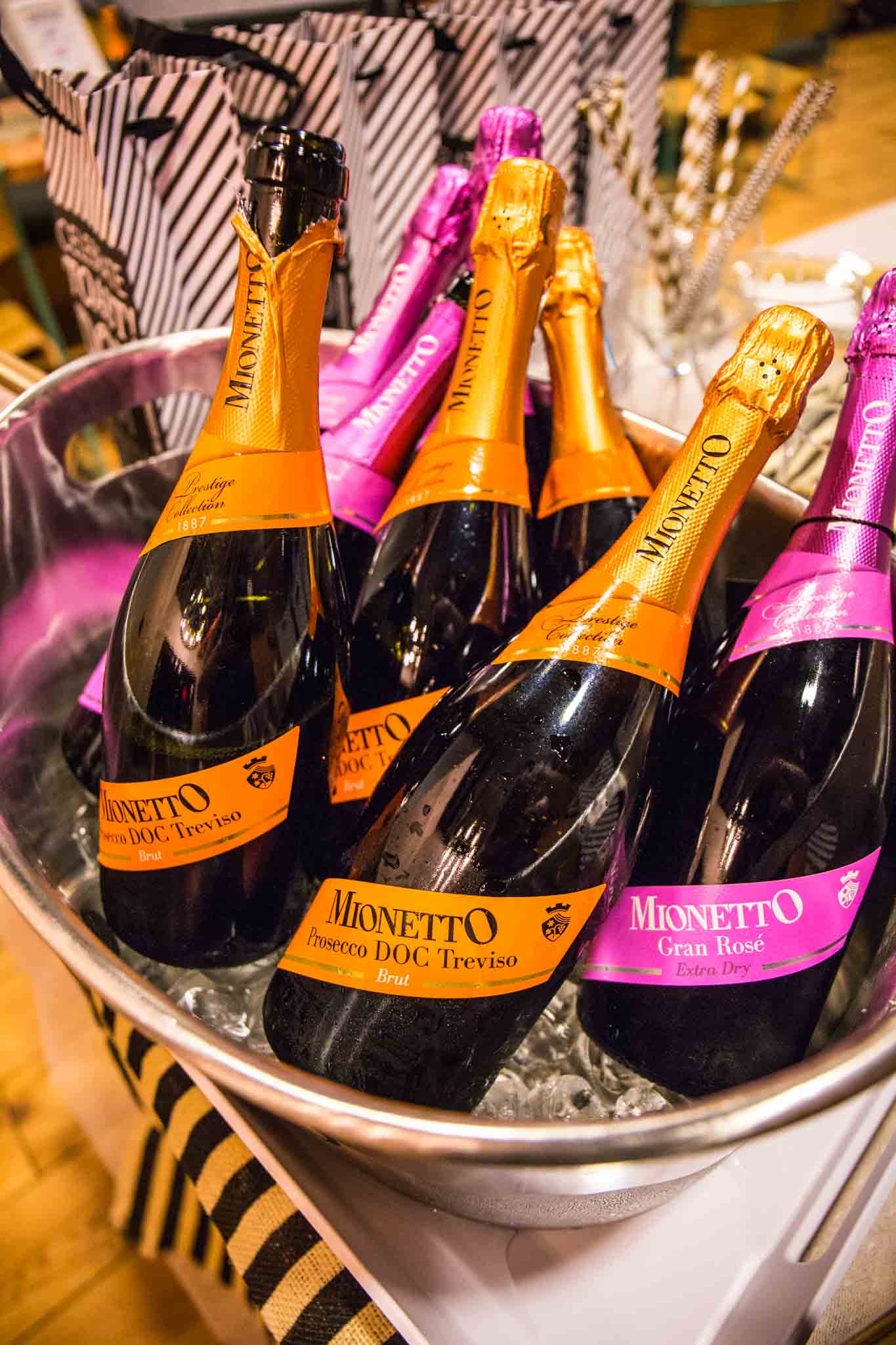 10 Best Prosecco for a Mimosa (Useful Tips, Prosecco vs Champagne)