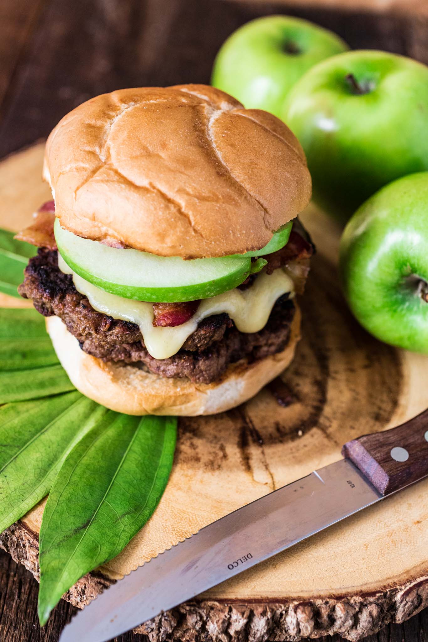 Apple, Bacon and Brie Burger | www.oliviascuisine.com | The epitome of fall, this delicious Apple, Bacon and Brie Burger will have you licking your fingers!