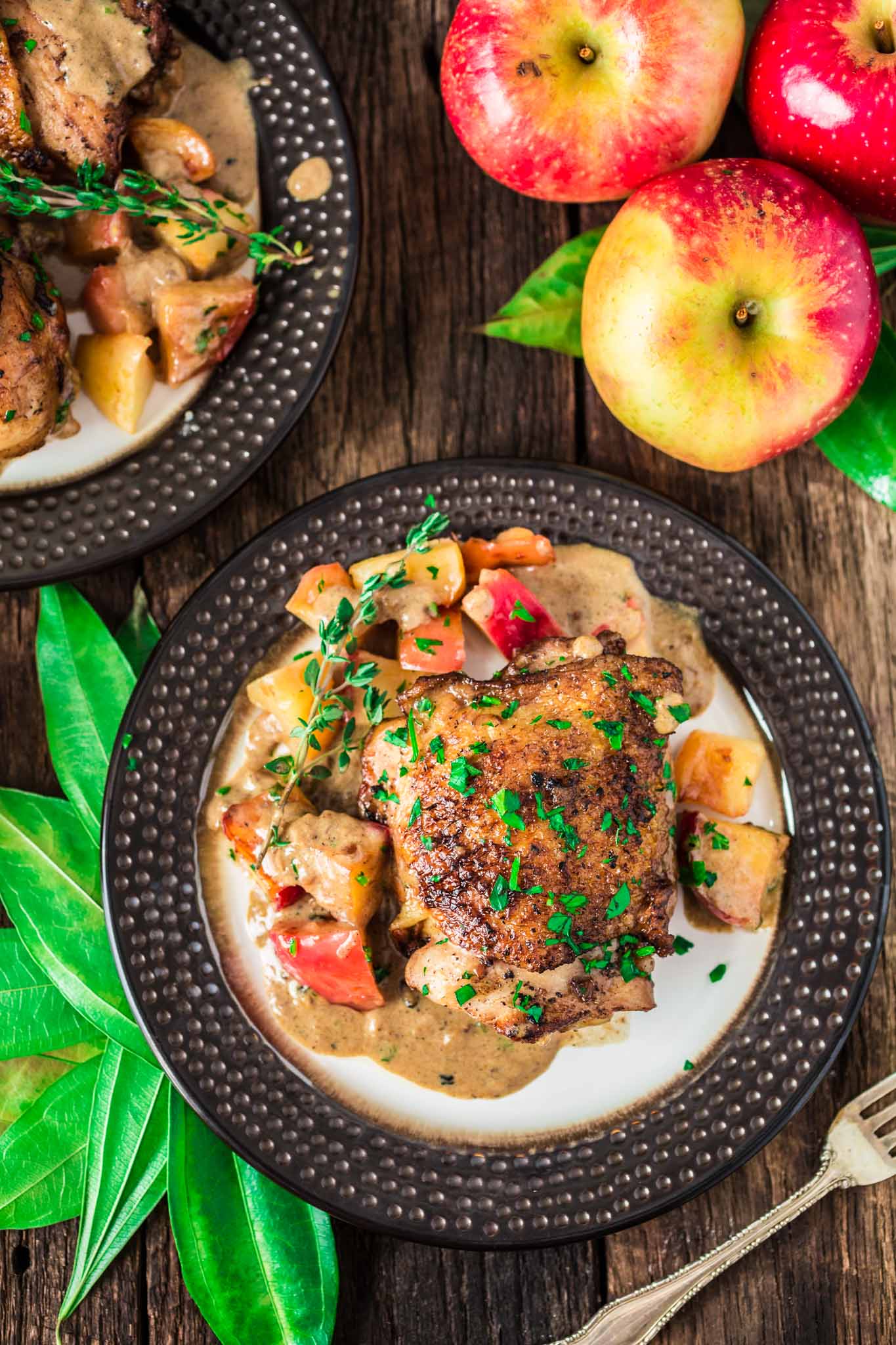 Poulet Vallée D'Auge | www.oliviascuisine.com | Apple lovers, rejoice! This Poulet Vallée D'Auge - a classic French chicken dish - is proof that autumn's favorite fruit is good for more than pies and works great in savory dishes too.