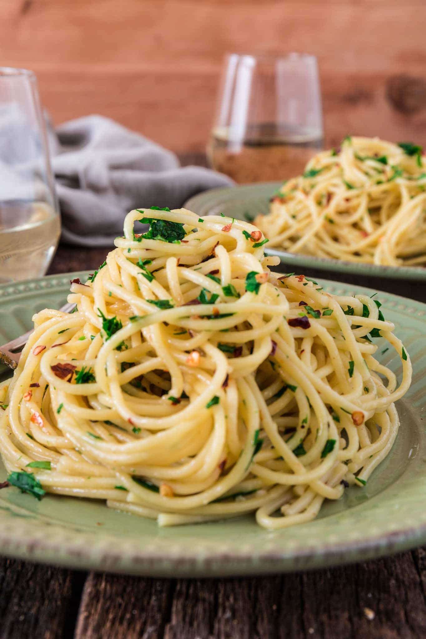 Spaghetti Aglio Olio e Peperoncino | www.oliviascuisine.com | Who knew something as simple as this Spaghetti Aglio Olio e Peperoncino could taste so good? Made with lots of extra virgin olive oil, garlic (no need for peeling and chopping if you use Dorot) and red pepper flakes! And the best part? It is ready in 10 minutes!