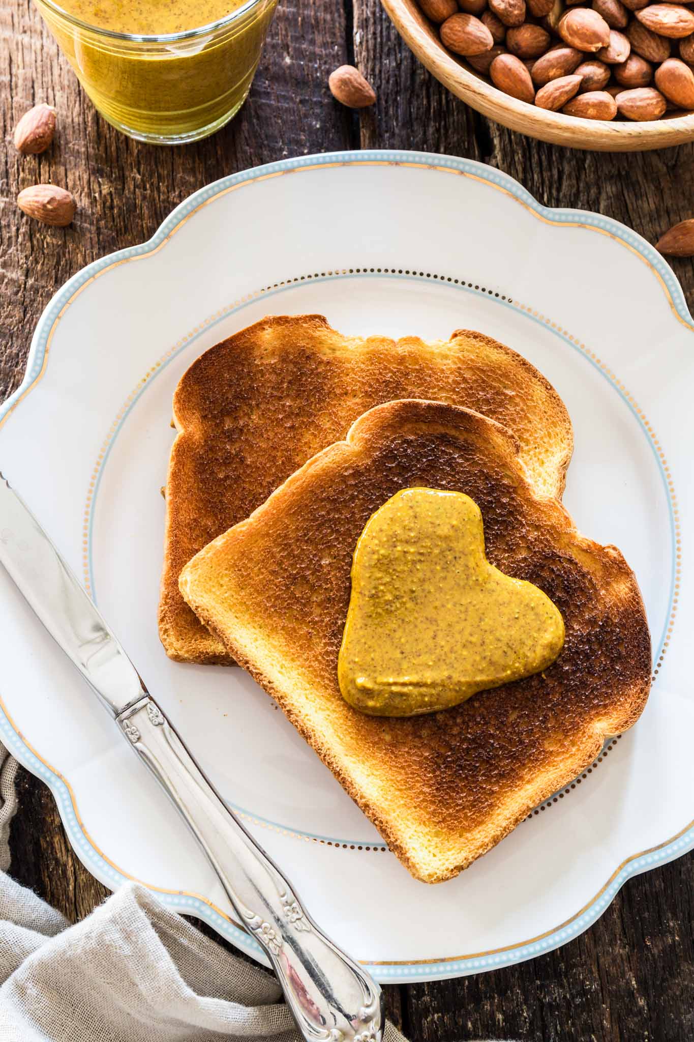 Turmeric Almond Butter | www.oliviascuisine.com | Nut butter lovers, rejoice! This almond butter mixed with turmeric is everything you’re looking for: creamy, salty and good for you, loaded with health benefits from both the almonds and the turmeric.