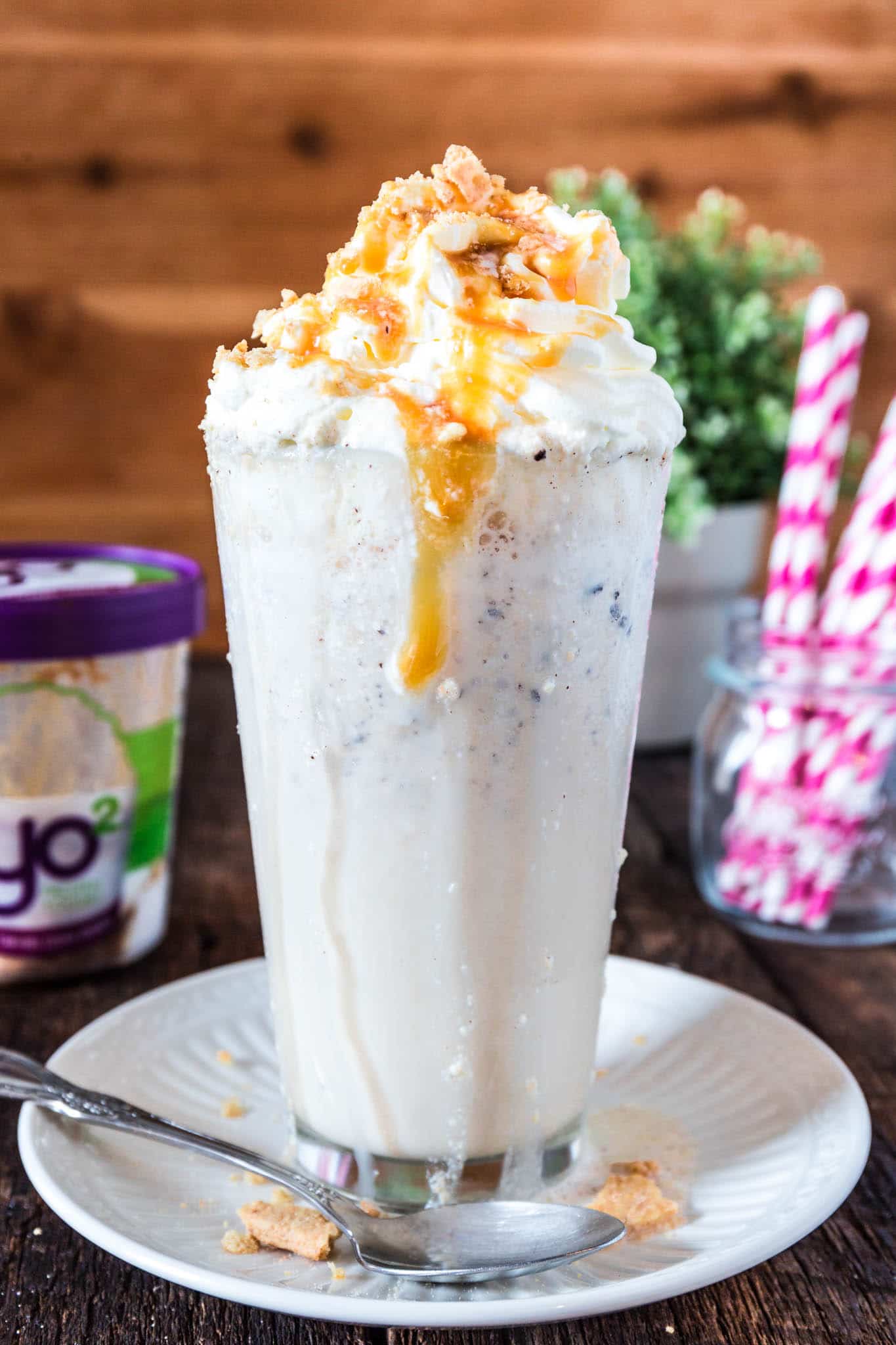 salted-caramel-frozen-yogurt-milkshake