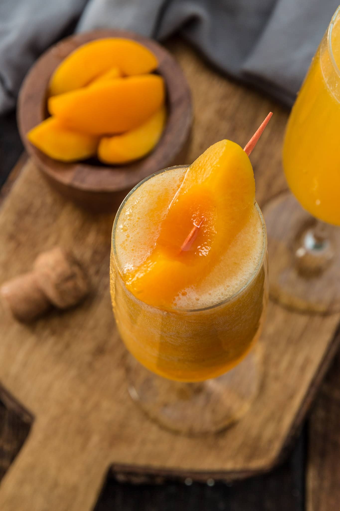 fizzy peach cocktail