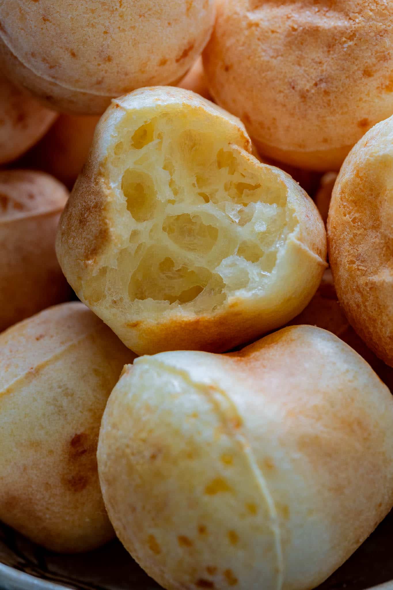 the texture of pao de queijo