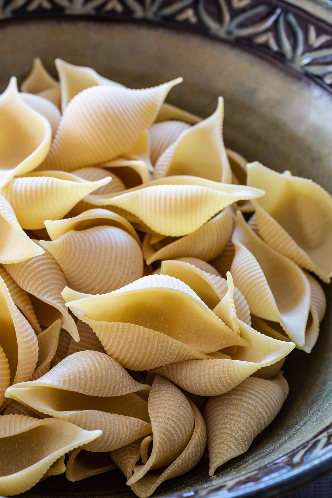 Conchiglioni pasta shells.