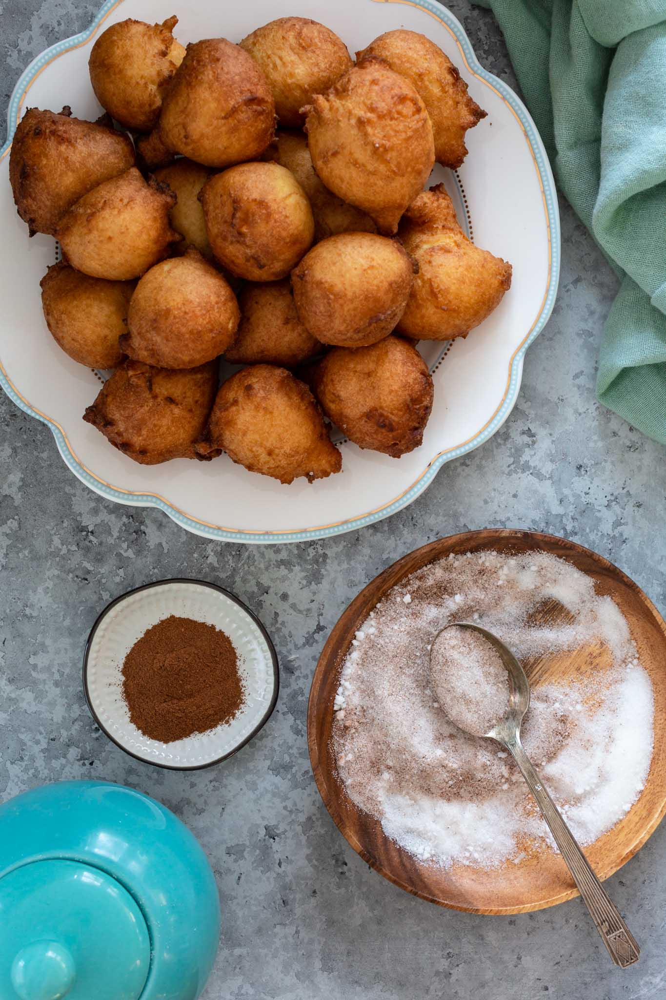 Bolinhos de chuva rolled in cinnamon sugar.