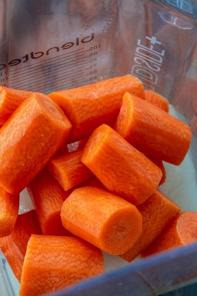 300g of carrots in the blender.