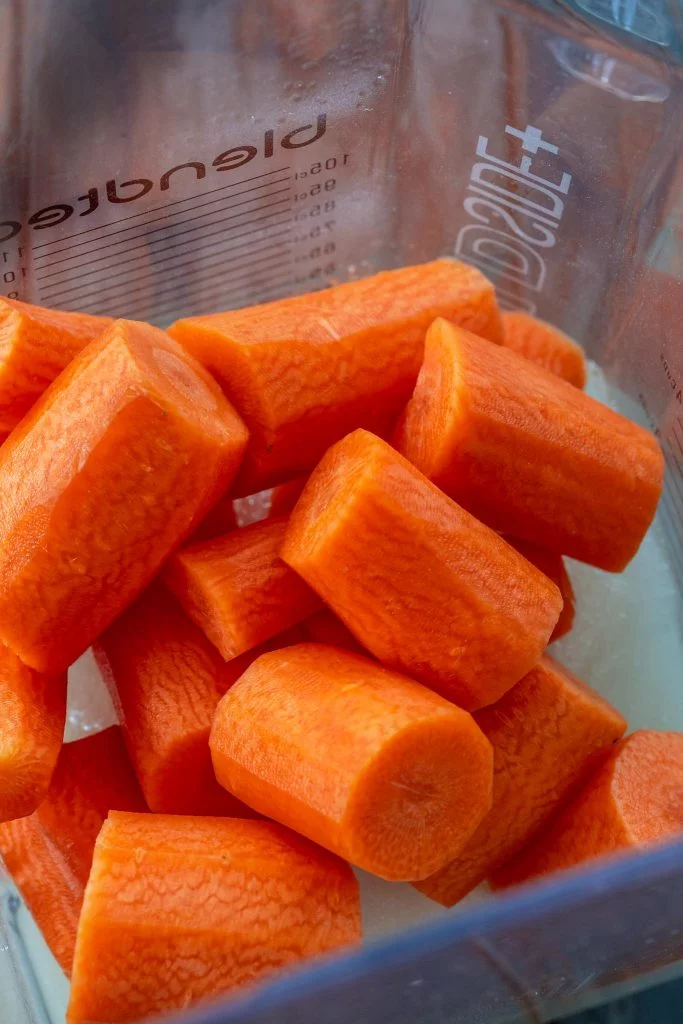 300g of carrots in the blender.