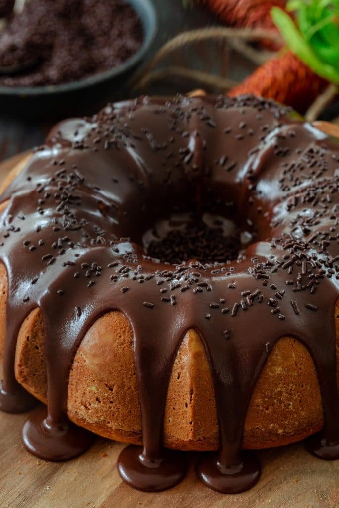 Bundt carrot cake with brigadeiro.