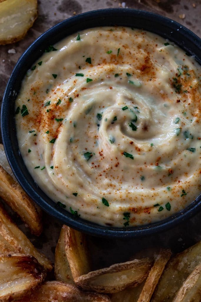 Creamy garlic dip