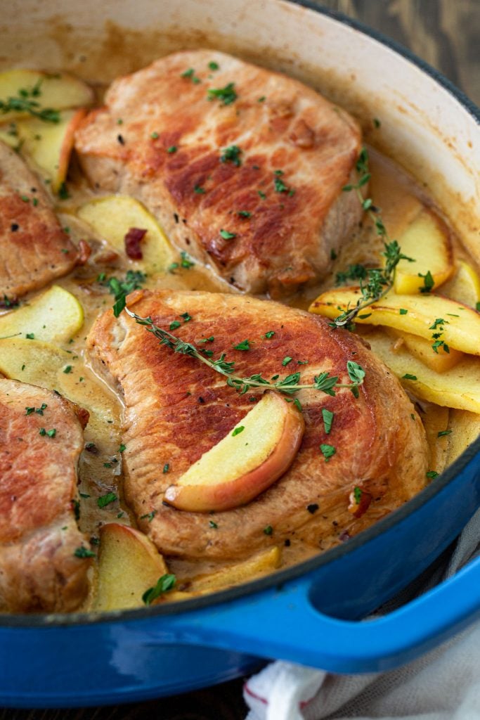 Juicy pork chops and apples