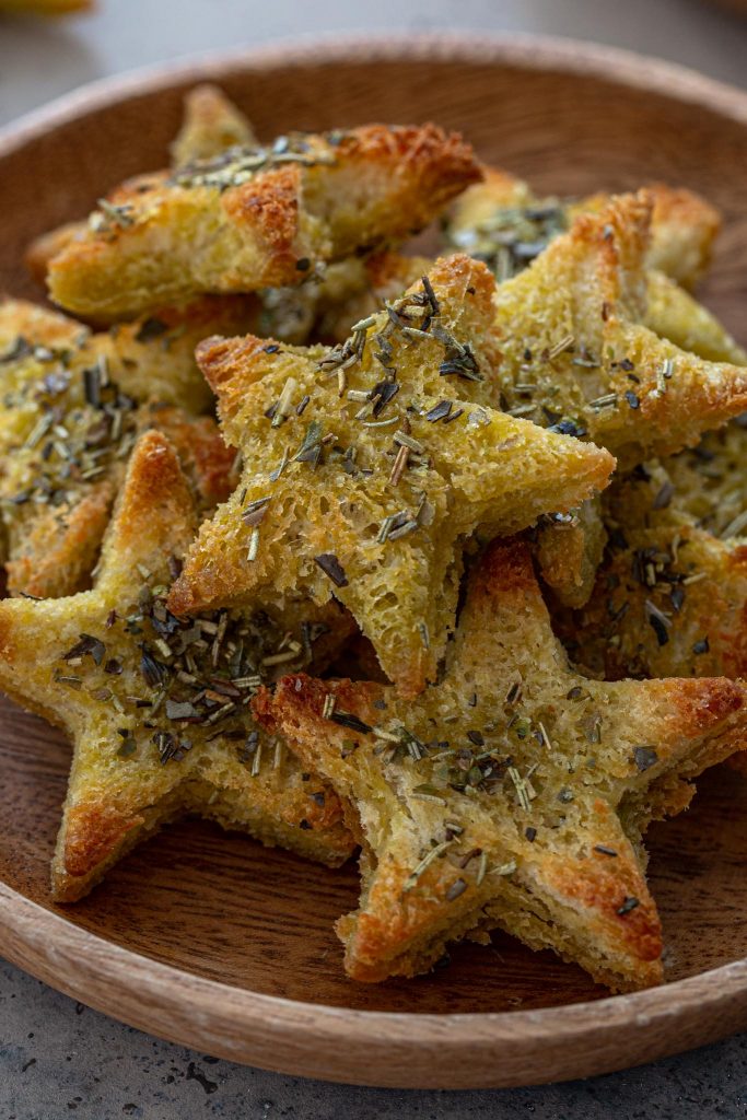 Toasted bread in form of stars