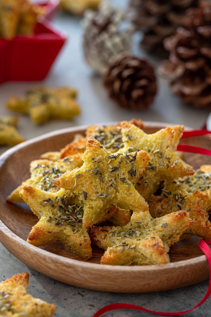 Star bread chips made with olive oil and herbs.