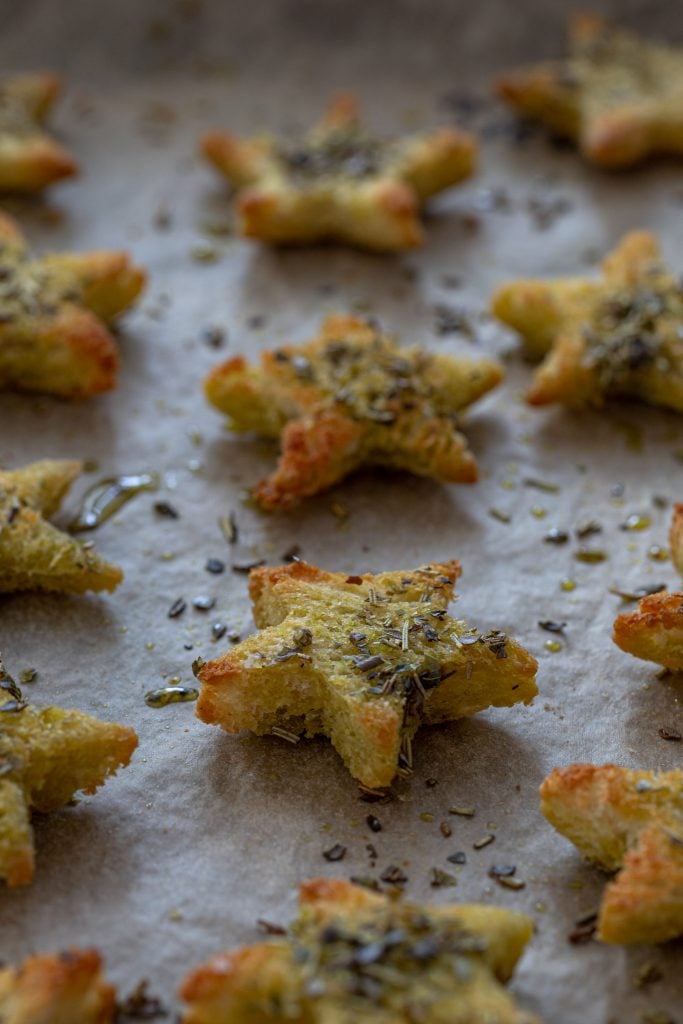 How to make bread crackers.