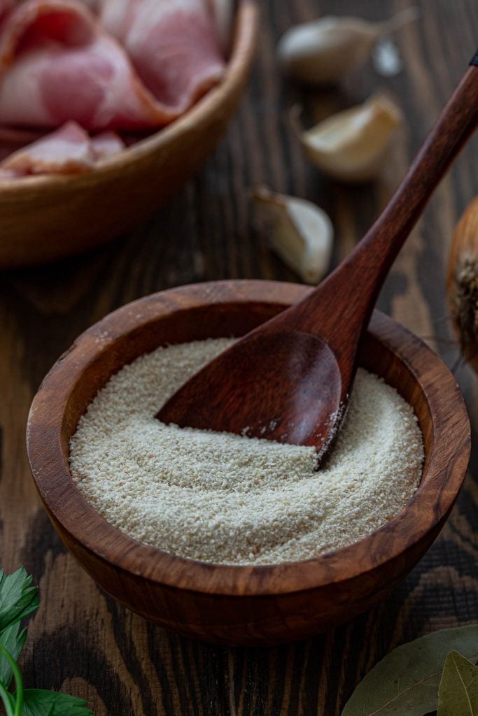 Manioc flour, also known as cassava flour.