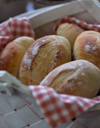 Pão Francês (Brazilian Bread Rolls)