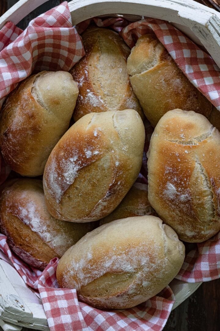 A close up shot of a basket of pão francês.