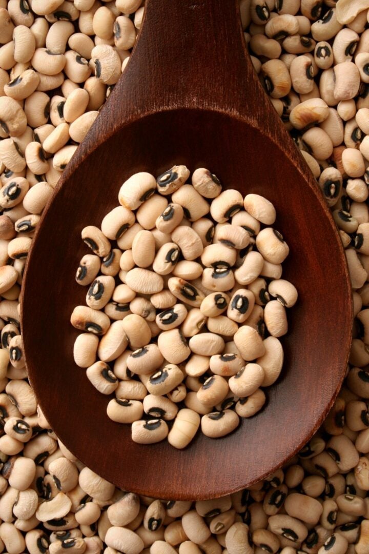 Dried black-eyed peas.