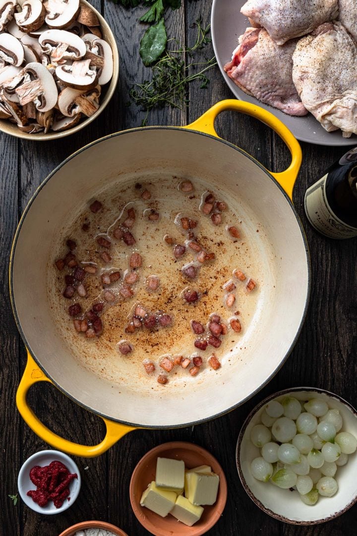 Pot with browned lardons.