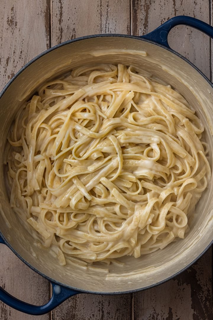 Fettuccine Alfredo ready to serve.