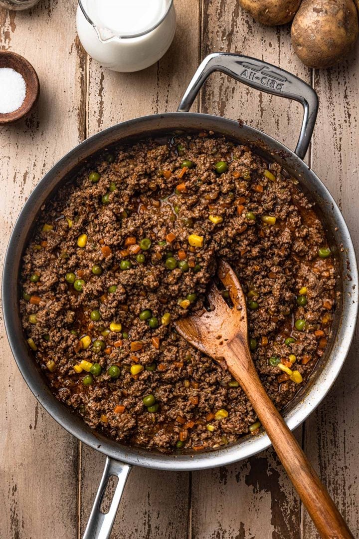 The meat filling with corn and peas.