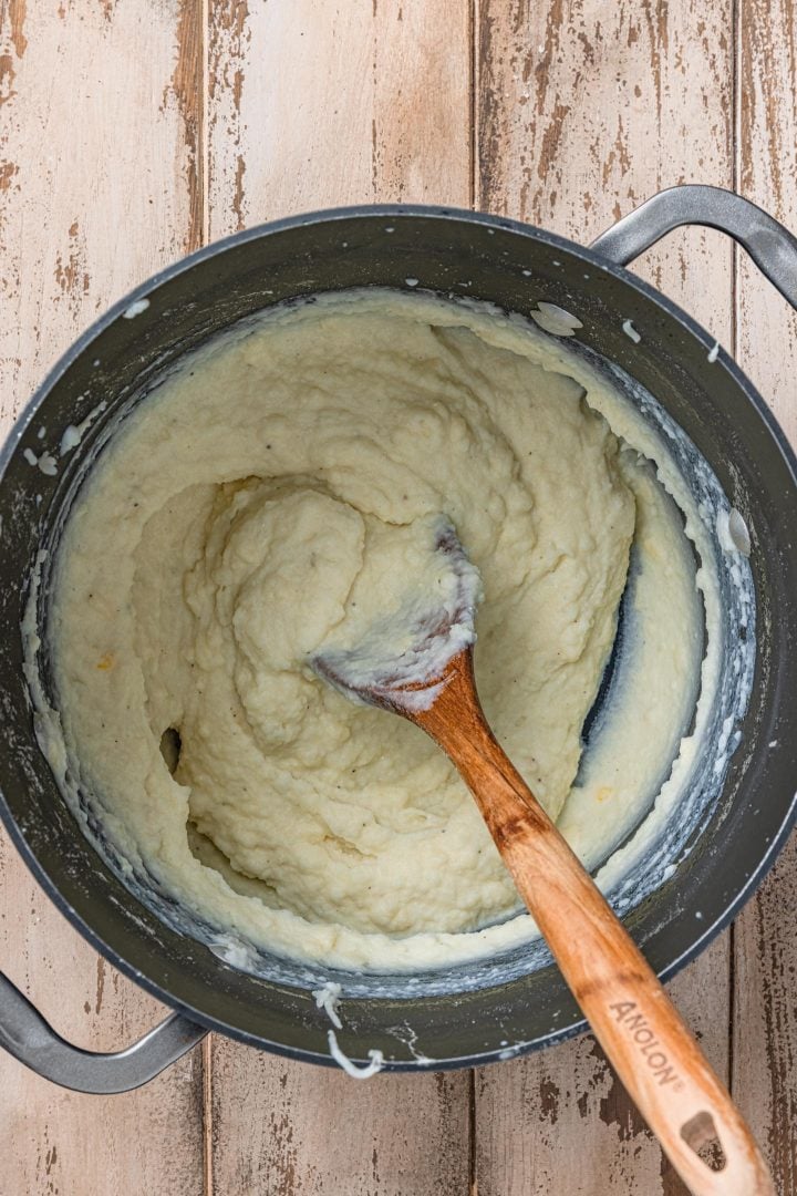 Mashed potatoes in a pot.