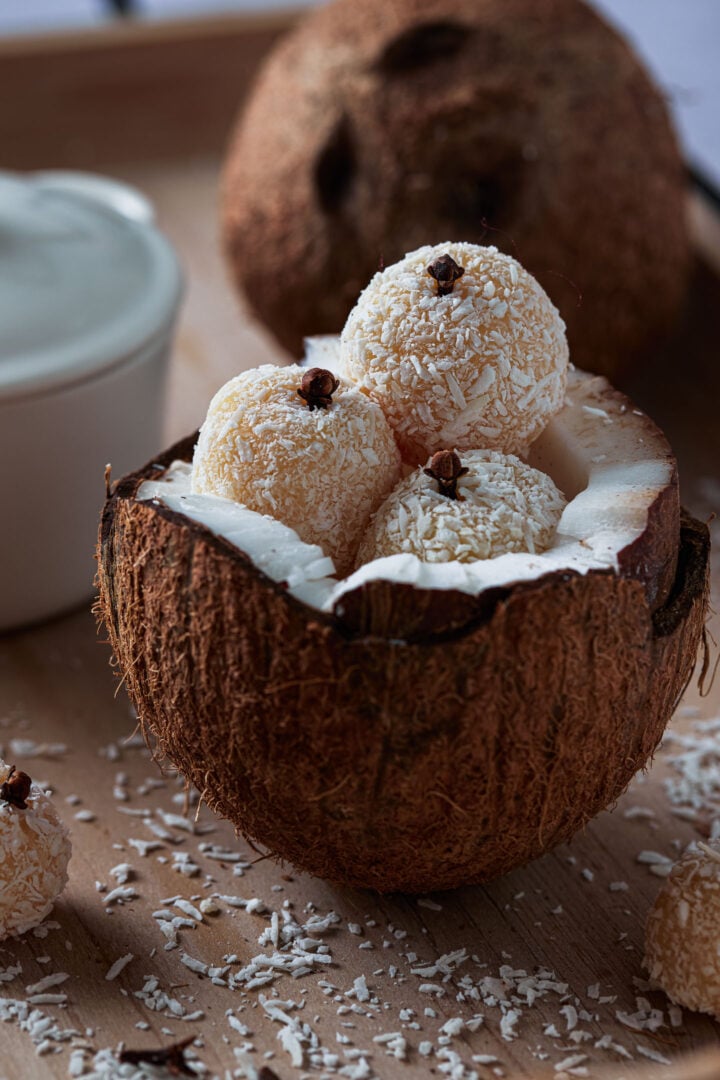 A few beijinhos inside a cracked coconut.
